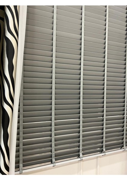 Gri Renk %100 Orijinal Ahşap Jaluzi Perde 50 mm Ofis Modern ve Tüm Mekanlar Için indirimleri