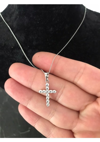 PASLANMAZ ÇELİK TAŞLI GÜMÜŞ RENK PARLAK IŞILTILI HAÇ KOLYE indirimleri