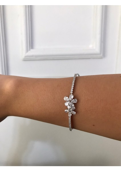 Gümüş Renk TAŞLI PARLAK IŞILTILI HER BİLEK İLE UYUMLU TAK ÇIKART KELEPÇE BİLEZİK fırsatları