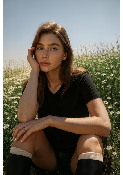 Kadın V Yaka Kısa Kollu Düz T-Shirt