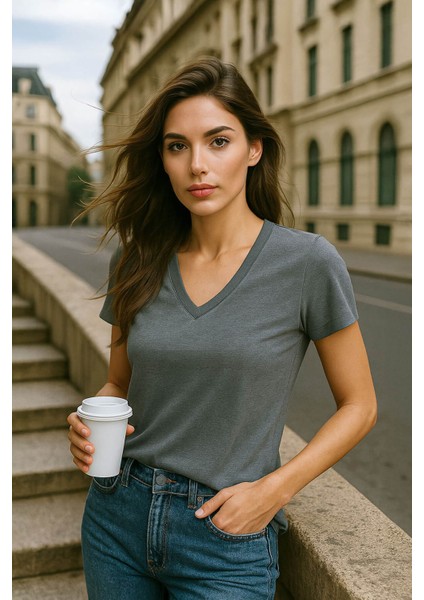 Kadın V Yaka Kısa Kollu Düz T-Shirt fırsatları