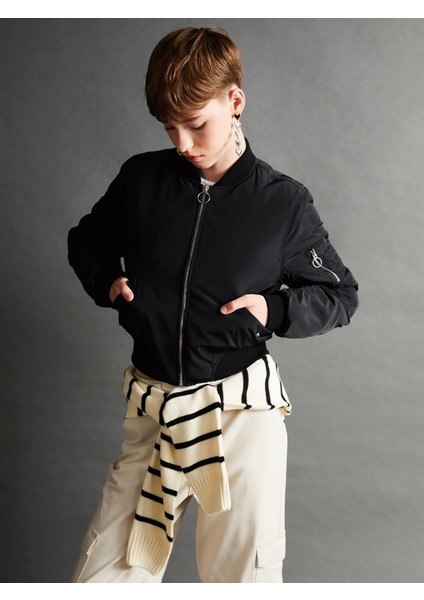 Xsıde Siyah Kolej Yaka Crop Kadın Bomber Mont