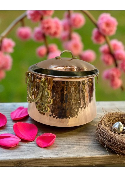 - El Dövmesi Kalın Bakır Tencere 6 Litre – 2200 Gram Ağırlığında, El Işçiliği, Kapaklı, Sağlıklı ve Dayanıklı Bakır Mutfak Tenceresi