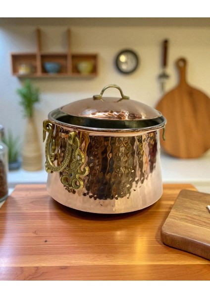 - El Dövmesi Kalın Bakır Tencere 6 Litre – 2200 Gram Ağırlığında, El Işçiliği, Kapaklı, Sağlıklı ve Dayanıklı Bakır Mutfak Tenceresi