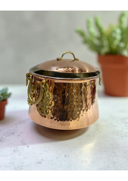 - El Dövmesi Kalın Bakır Tencere 6 Litre – 2200 Gram Ağırlığında, El Işçiliği, Kapaklı, Sağlıklı ve Dayanıklı Bakır Mutfak Tenceresi