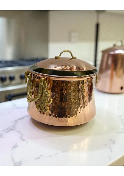 - El Dövmesi Kalın Bakır Tencere 6 Litre – 2200 Gram Ağırlığında, El Işçiliği, Kapaklı, Sağlıklı ve Dayanıklı Bakır Mutfak Tenceresi