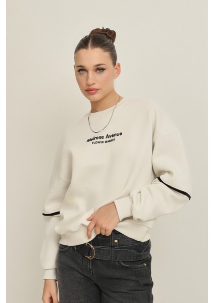Ekru Bisiklet Yaka Baskılı Oversize Sweatshirt