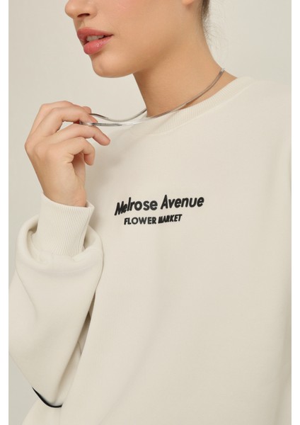 Ekru Bisiklet Yaka Baskılı Oversize Sweatshirt modelleri