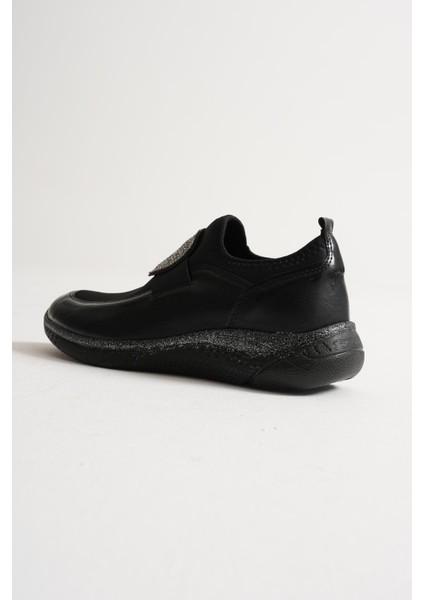 Sola Kadın Siyah Rugan Streçli Taş Detaylı Günlük Ayakkabı fiyatları