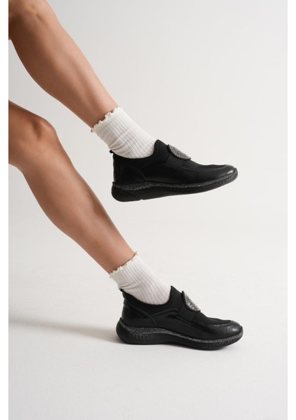 Sola Kadın Siyah Rugan Streçli Taş Detaylı Günlük Ayakkabı indirimleri