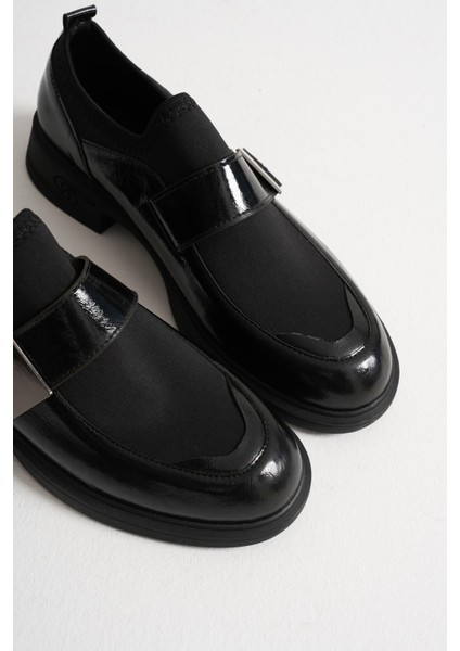 Elina Kadın Siyah Rugan Streçli Metal Aksesuarlı Cırt Detay Günlük Ayakkabı