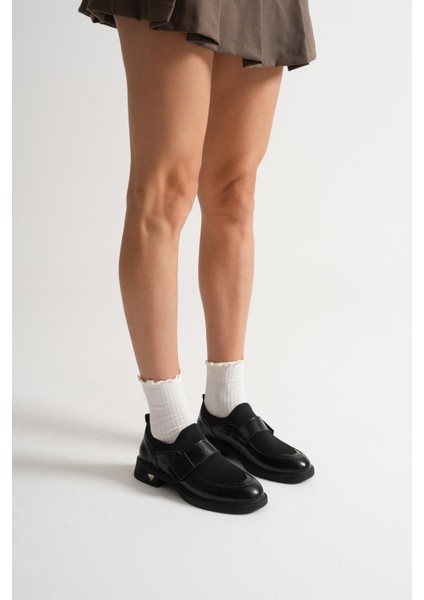 Elina Kadın Siyah Rugan Streçli Metal Aksesuarlı Cırt Detay Günlük Ayakkabı indirimleri