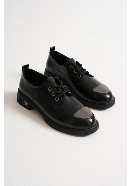 Arven Kadın Siyah Rugan Metal Aksesuarlı Günlük Ayakkabı