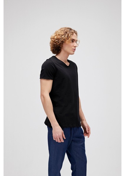 V-Neck T-Shırt Siyah Erkek T-Shirt 18.01.07.012-C01 indirimleri