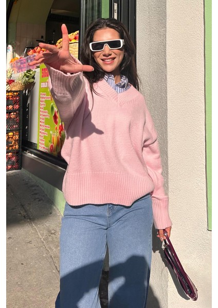 Pembe V Yaka Oversize Kadın Triko Kazak MG2149 fırsatları