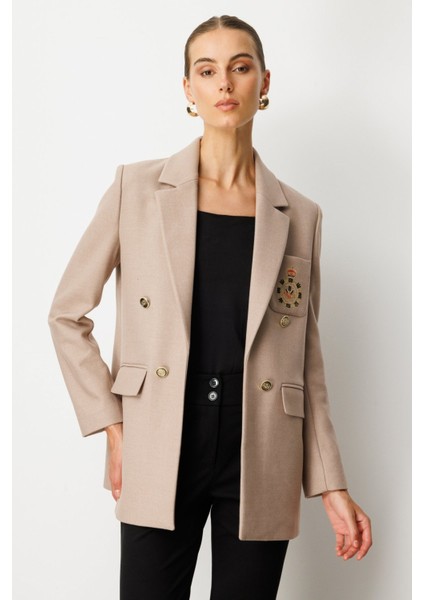 Önü Armalı Kapak Cepli Kaşe Ceket Vizon 05071