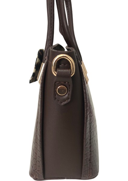 V Kahverengi Kroko Desenli Kadın Omuz & Kol Çantası – Şık Fular Detaylı, Günlük ve Özel Kullanım Için