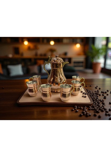 - 7 Parça Bakır Sürahi Servis Takımı – 2 Litre Sürahi + 6 Adet 300 ml Bardak, El Dövmesi El Işçiliği, Sağlıklı ve Şık Sunum Seti, Geleneksel Bakır Sürahi Servis Takımı modelleri