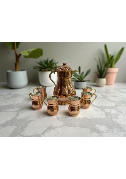 - 7 Parça Bakır Sürahi Servis Takımı – 2 Litre Sürahi + 6 Adet 300 ml Bardak, El Dövmesi El Işçiliği, Sağlıklı ve Şık Sunum Seti, Geleneksel Bakır Sürahi Servis Takımı indirimleri