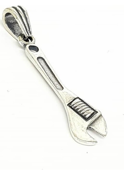 Çift Tarafı İşlemeli ingiliz anahtarı tasarımı gümüş kolye ucu