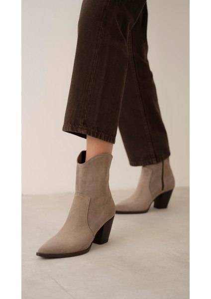 Larissa Vizon Süet Bot