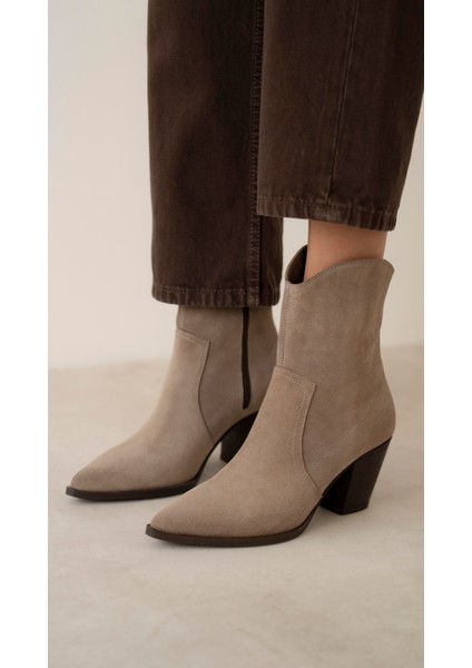 Larissa Vizon Süet Bot modelleri