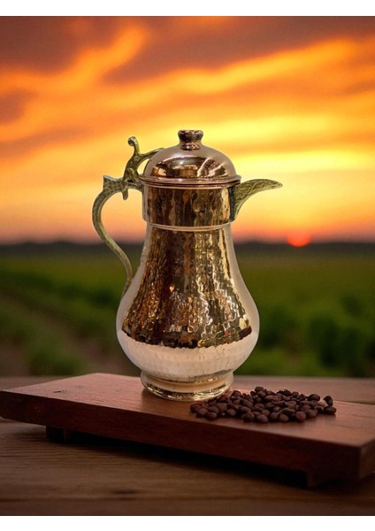 - 2 Litre El Dövmesi Bakır Sürahi – 708 Gram, Kapaklı / Kapaksız Seçenek, Saf Bakır & Kalaylı Iç Yüzey, El Işçiliği Geleneksel Maraş Dövmesi, Şık ve Sağlıklı Sunum modelleri