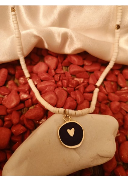 Beyaz Taş Kalp Uc Detaylı Kolye