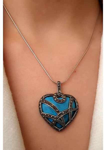 Turkuaz taşlı markazit taş detaylı gümüş kalp kolye modelleri