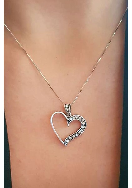 Zirkon taşlı gümüş kalp kolye