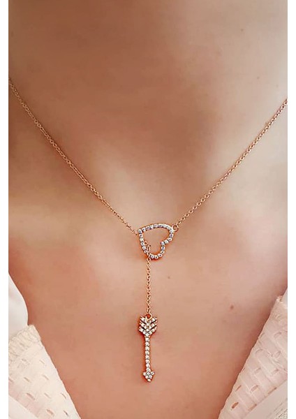 Pırlanta ışıltısında zirkon taşlı gümüş rose kolye