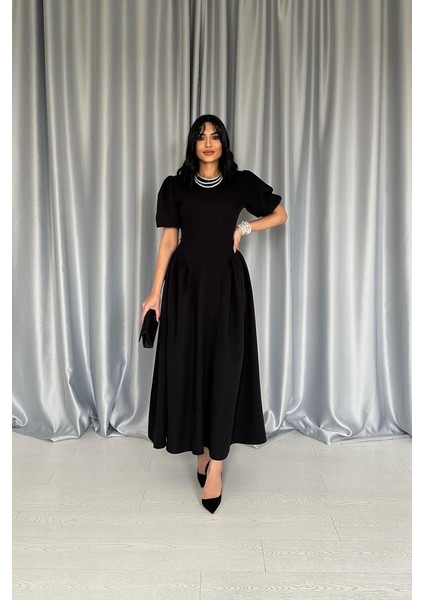 Siyah Etek Yanları Büzgülü Balon Kollu Elbise