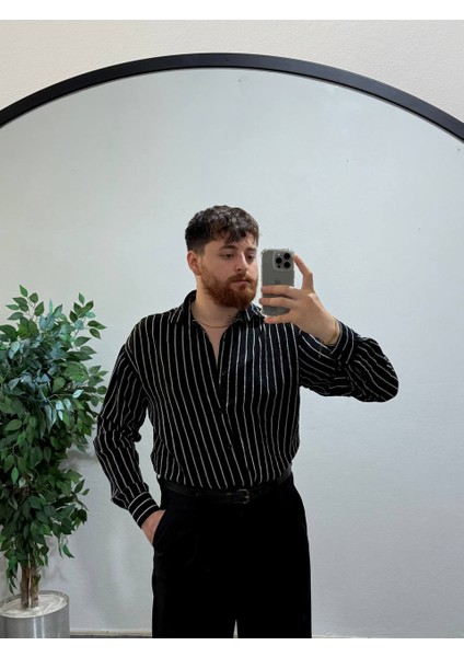 Erkek Siyah Beyaz Dikey Çizgili Yarım Oversize Gömlek Modern Tarz, Nefes Alan Ince Kumaş Şık fiyatları