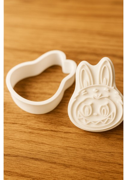 Labubu Benzeri Kurabiye Kalıbı – Baskı Sevimli Karakter Şeker Hamuru ve Kurabiye Kalıbı