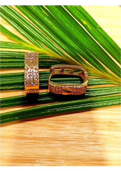 Altın Renk Lüks Gösterişli Figürlü Küçük Yuvarlak Küpe