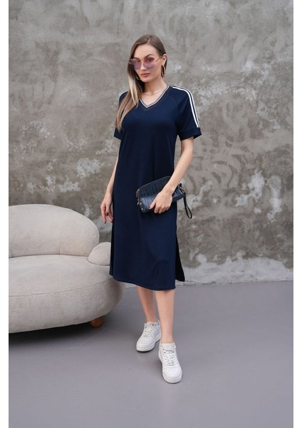 Kadın Kristal Kumaş Şerit ve Yırtmaç Detaylı V Yaka Midi Boy Elbise