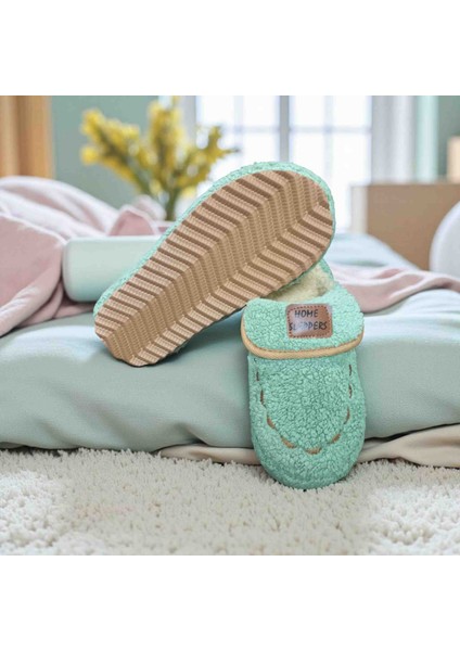 Kadın Peluş Ev Terliği – Pofuduk, Kaymaz Taban, Kışlık & Sıcak Tutucu