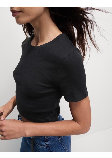 %100 Pamuklu Slim Fit Kısa Kollu Tişört