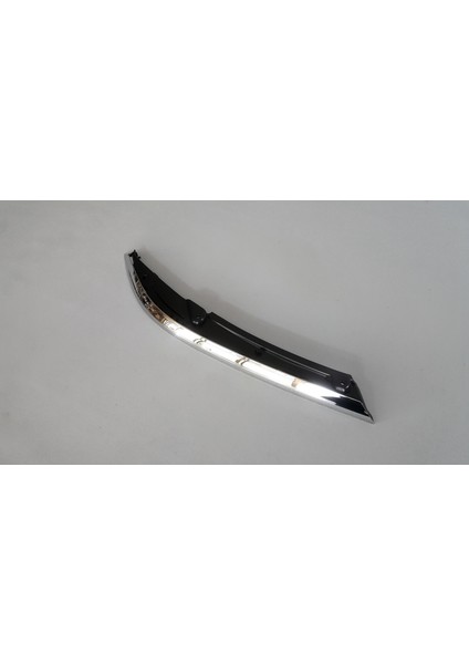 Volkswagen Passat B8 B8,5 15-24 Far Üst Nikelajı Krom Sağ