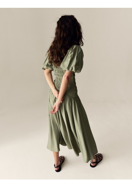 Dokulu V Yaka Kabarık Kollu Elbise