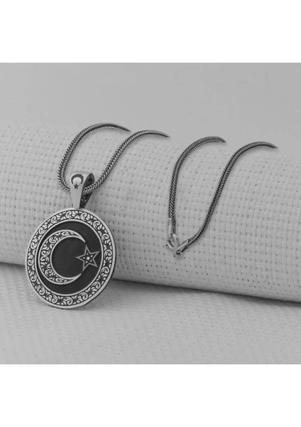 Siyah Gravur Işlemeli Büyük Boy Ay Yıldız 925 Ayar Gümüş Erkek Kolye