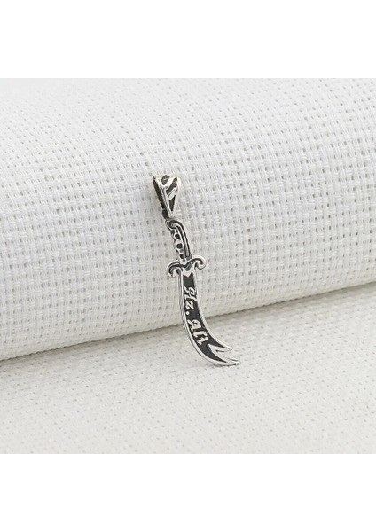 Hz Ali Yazılı Zulfikar 925 Ayar Gümüş Erkek Kolye Ucu