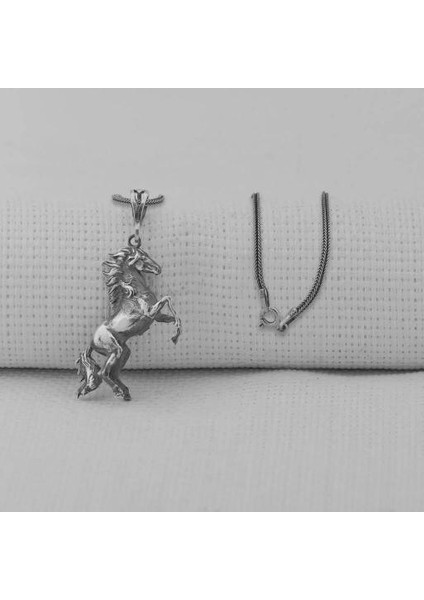 Dört Nala Koşan Üç Boyutlu 925 Ayar Gümüş Erkek Kolye