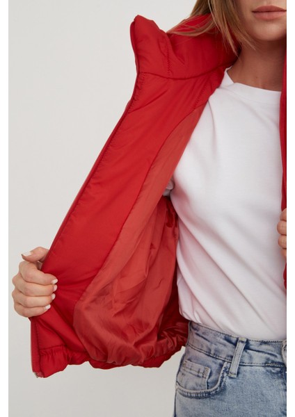 Beli Lastikli Kısa Şişme Mont