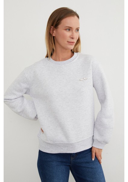 3 Iplik Metal Aksesuarlı Bisiklet Yaka Sweatshirt fiyatları