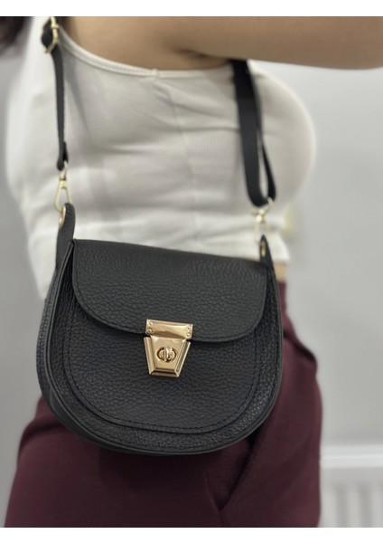 Klasik Kapaklı Siyah Cilt Çanta