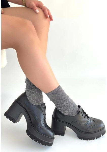 Tiwer Siyah Cilt Dolgu Topuk Ayakkabı