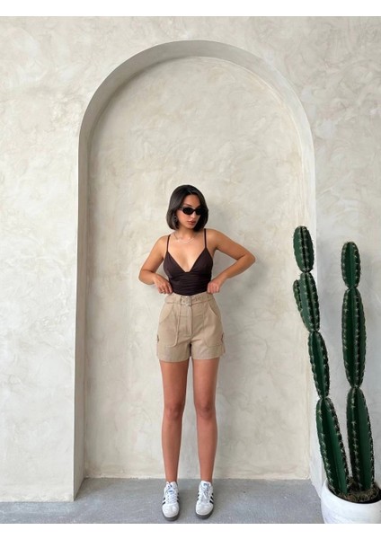 Kemer Detaylı Gabardin Şort Bej S25289 fırsatları
