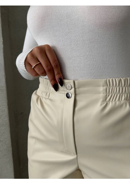 Beli Lastikli Çıtçıtlı Deri Şort Krem W241007