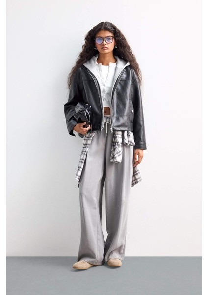 Relax Fit Çıkarılabilir Kapüşonlu Fermuarlı Suni Deri Mont E8543AX25AU fiyatları